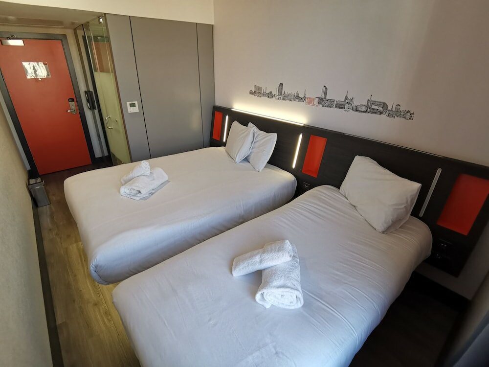 Фото EasyHotel Sheffield