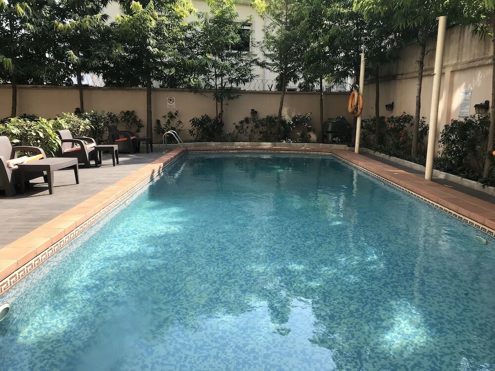 Фото Helena Court Apartments