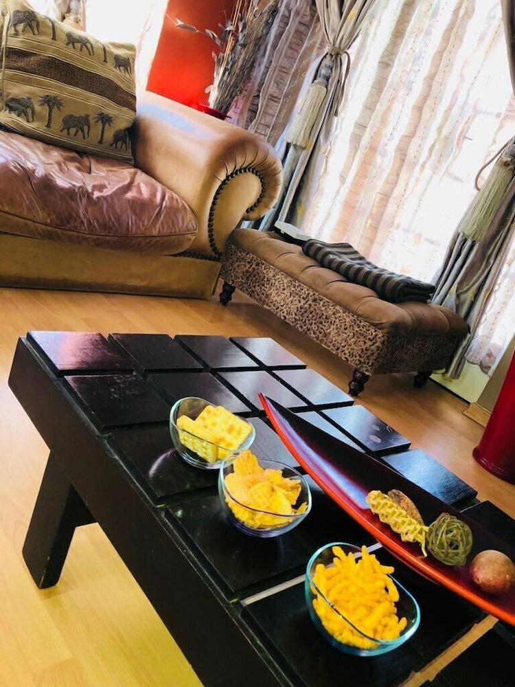 Фото Khuvena Guest House