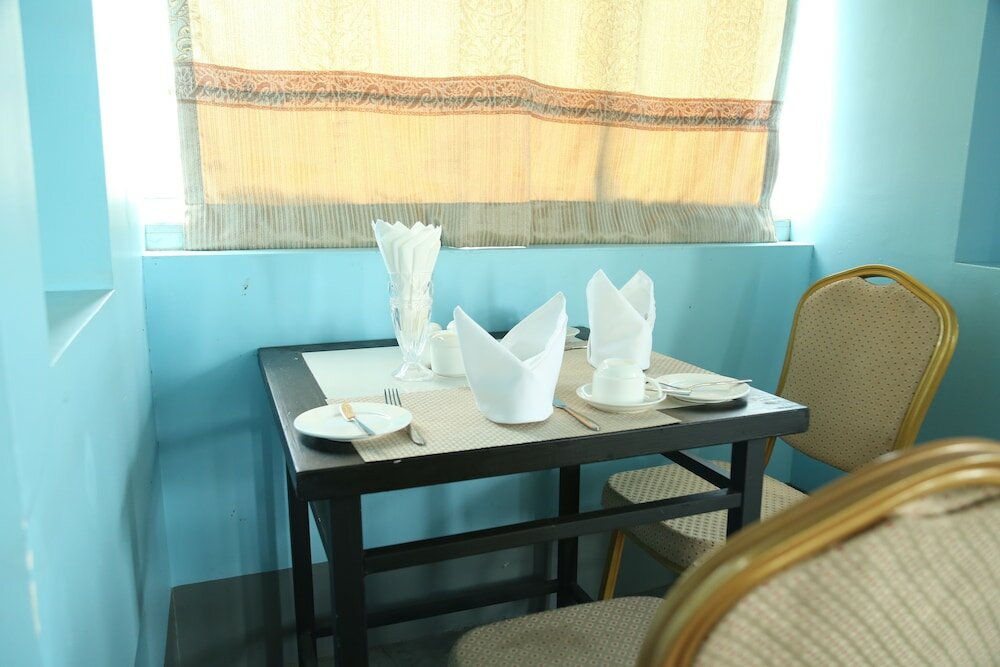 Фото Hotel Shwe Pyi Tan