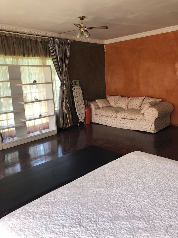 Фото Khuvena Guest House