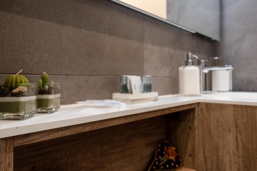 Фото Eighty Four Luxury Rooms