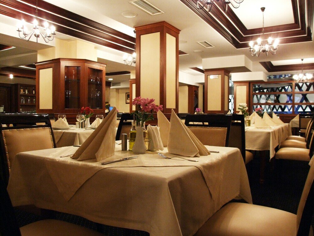 Фото Shiroka Laka Hotel