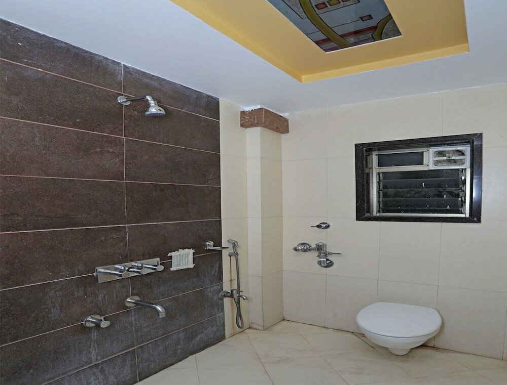 Фото Oyo 6401 The Neelam Executive