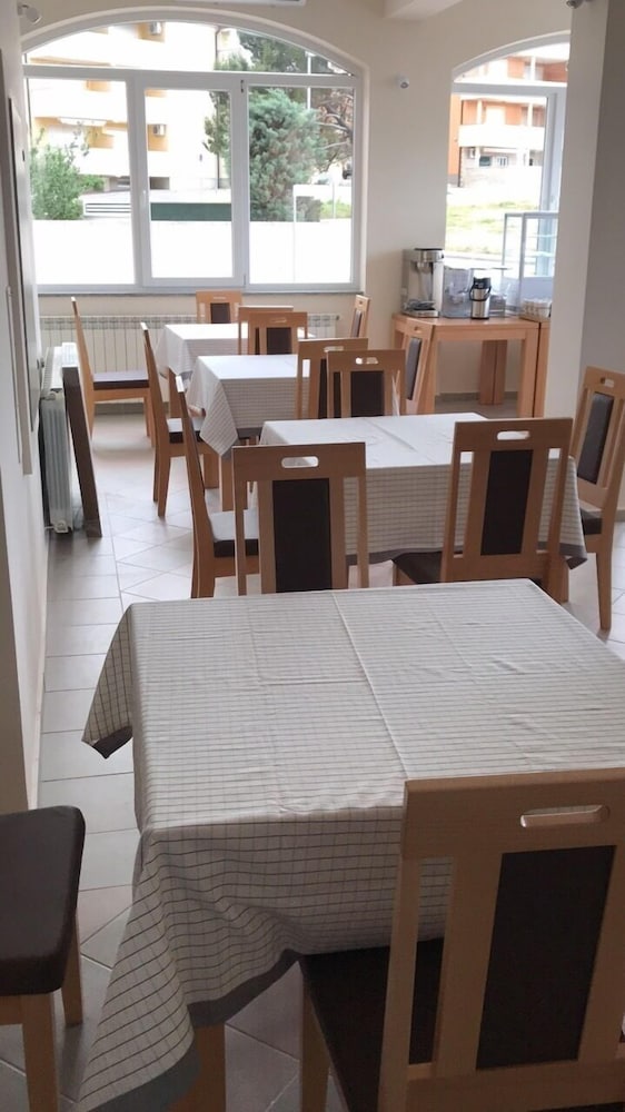 Фото Hotel Livadic