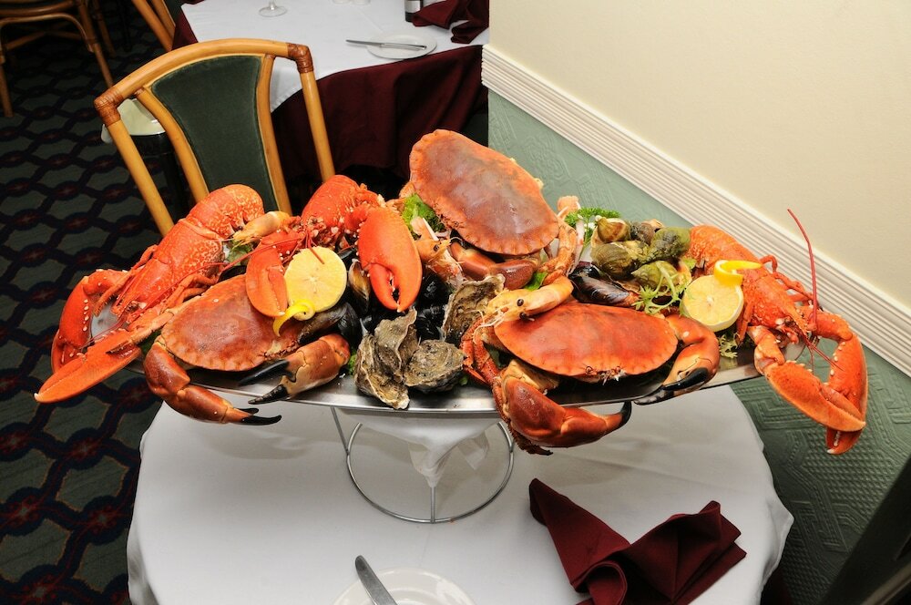 Фото The Dolphin Hotel