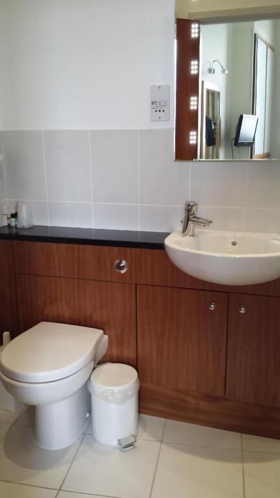 Фото The Dolphin Hotel