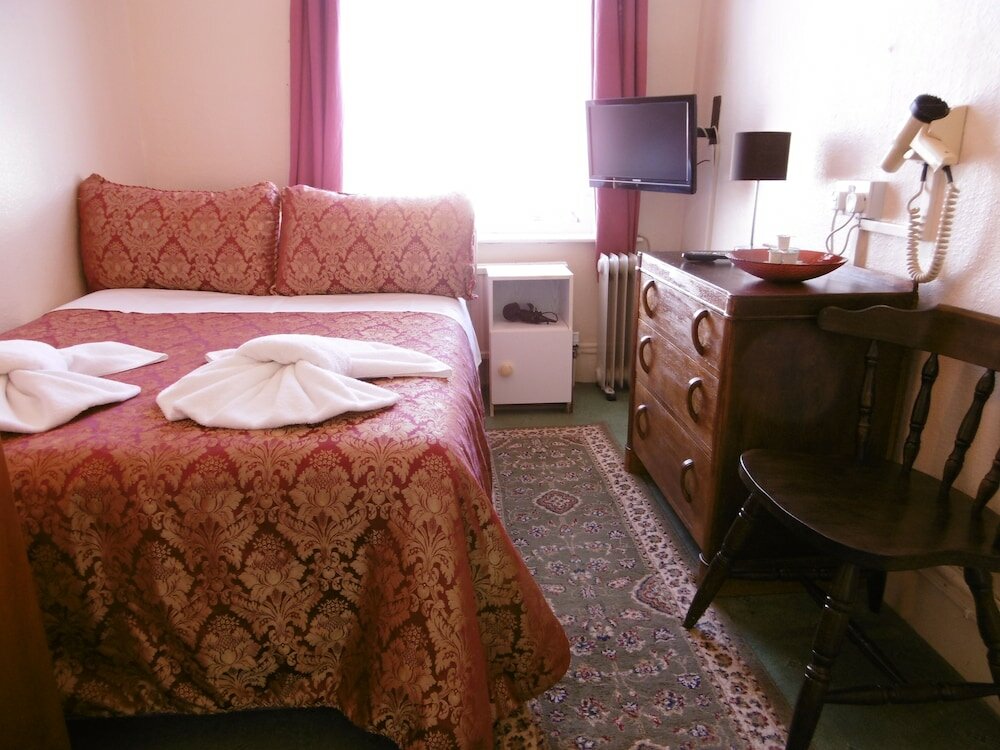 Фото The Ellesmere Hotel