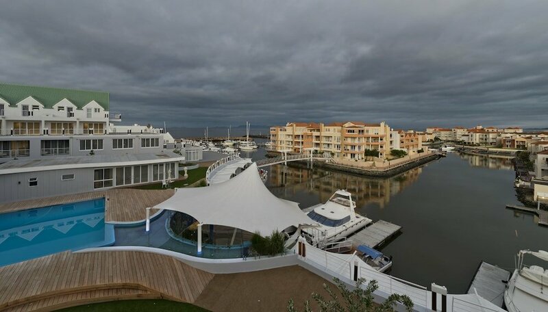 Гостиница Krystal Beach Hotel в Кейптауне