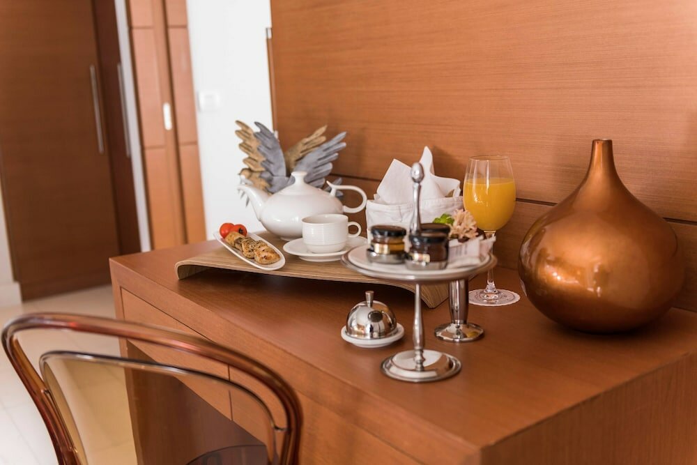 Фото Bellevue On The Beach Suites