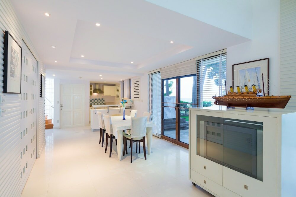 Фото Baan LonSai Beachfront Condominium