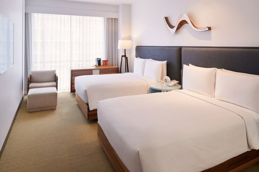 Фото Hyatt Centric Waikiki Beach