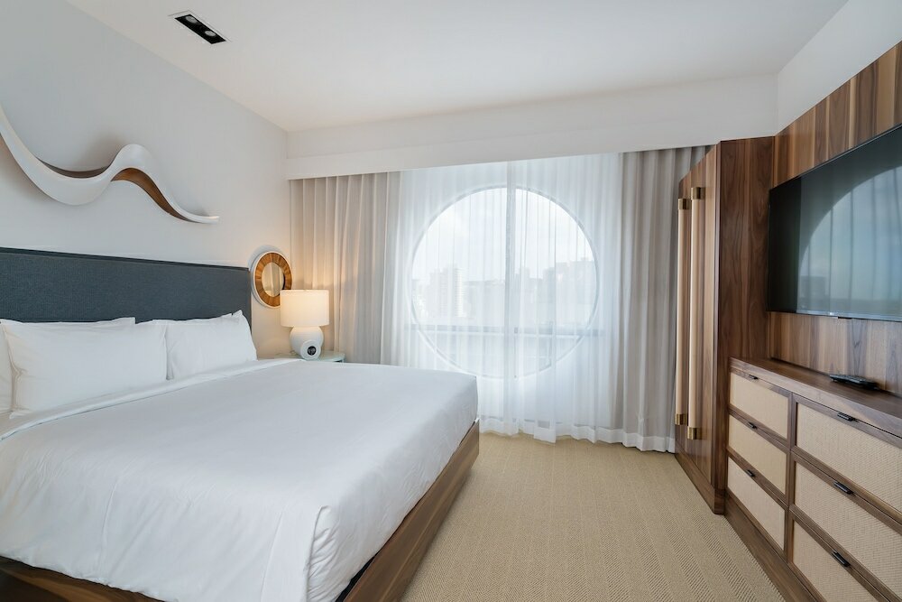 Фото Hyatt Centric Waikiki Beach