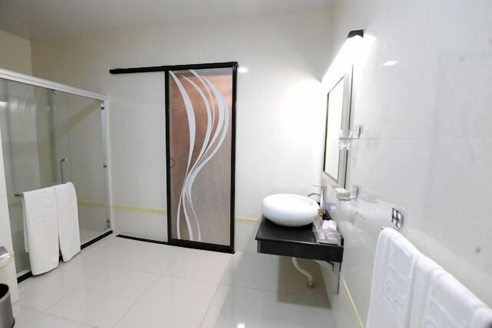 Фото Hotel Ritz Waku-Kungo