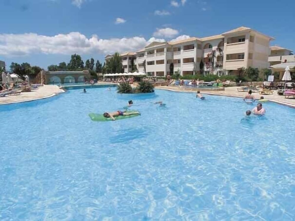 Фото Bitzaro Grande Hotel - All Inclusive