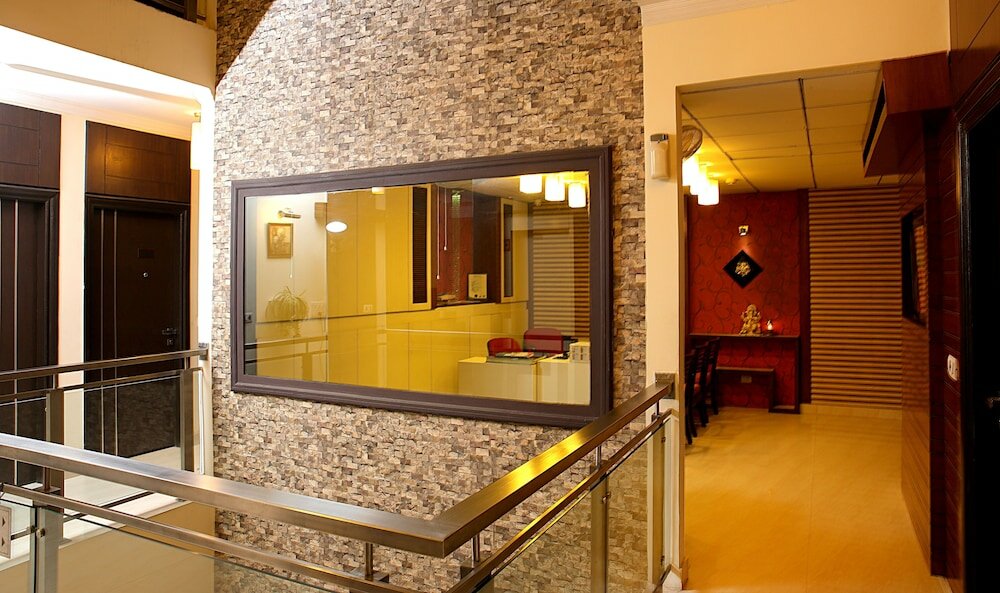 Фото Ahuja Residency Cyber City I