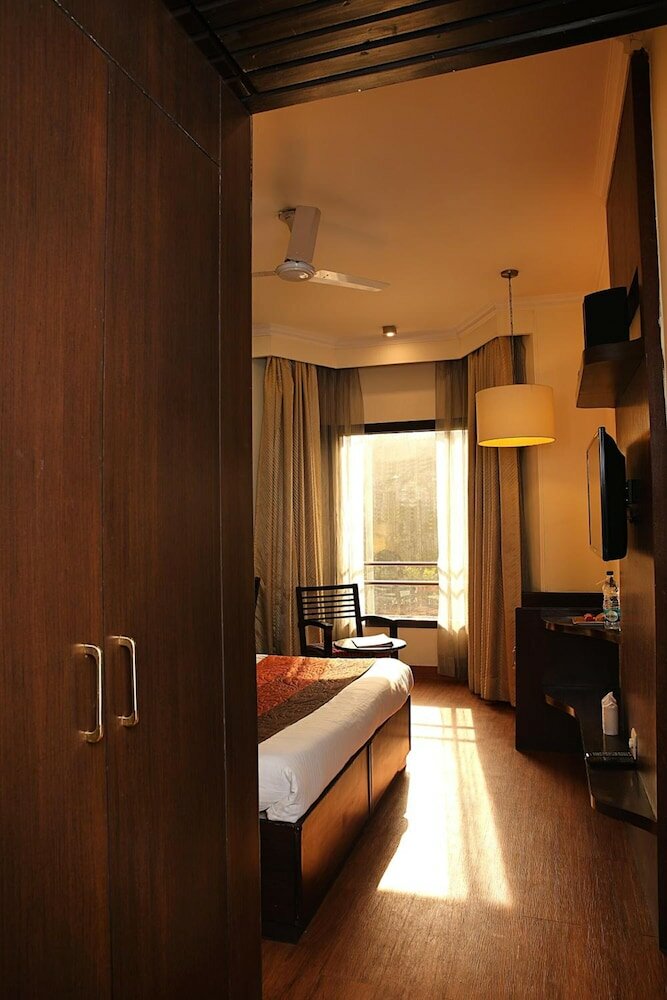 Фото Ahuja Residency Cyber City I