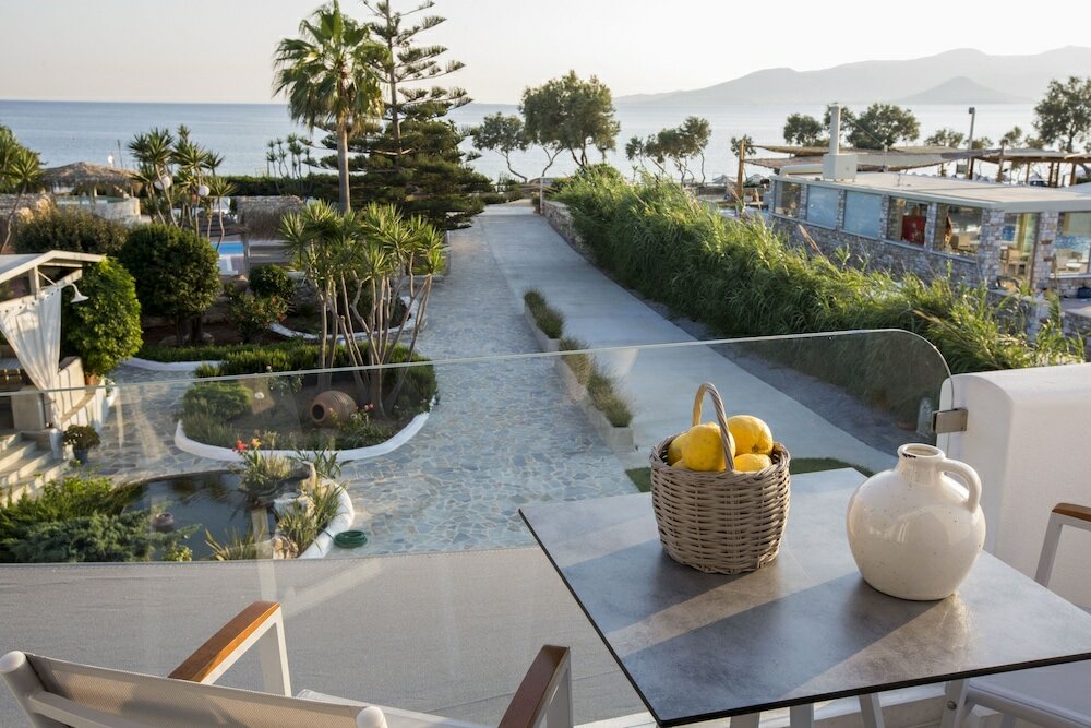 Фото Athina Studios & Suites