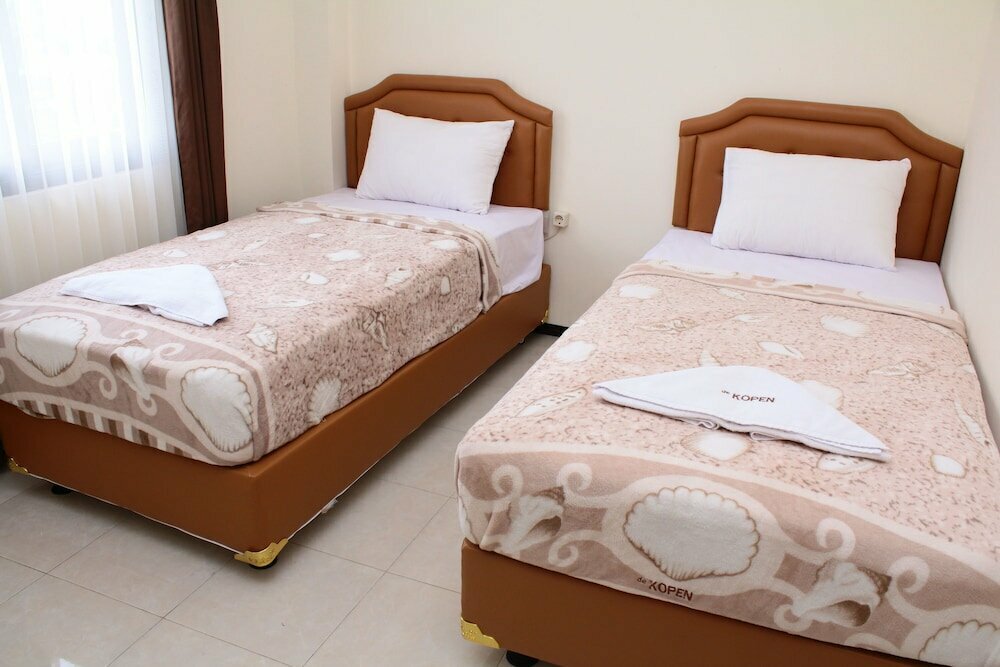 Hotel DeKopen Rooms & Convention, Malang, photo