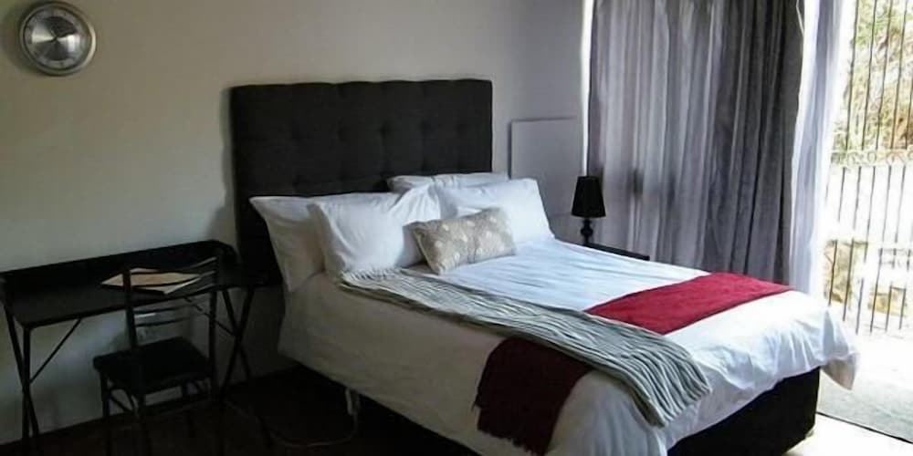 Фото Northcliff Bed and Breakfast