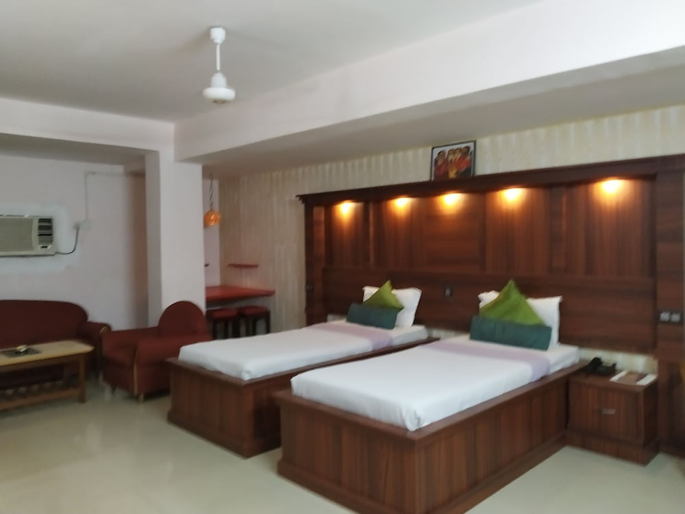 Фото Hotel Centre Point Tezpur