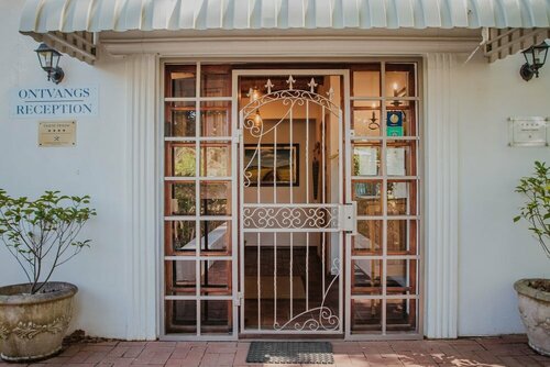 Гостиница Aan de Oever Guesthouse в Свеллендаме