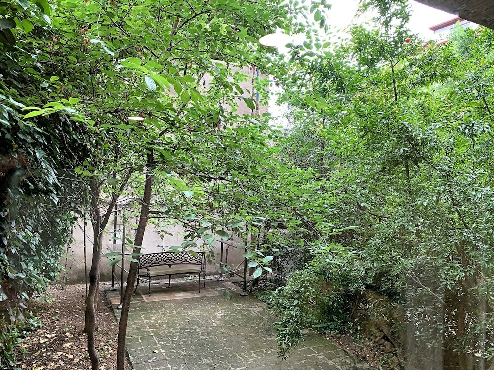 Фото Red Fox Guesthouse