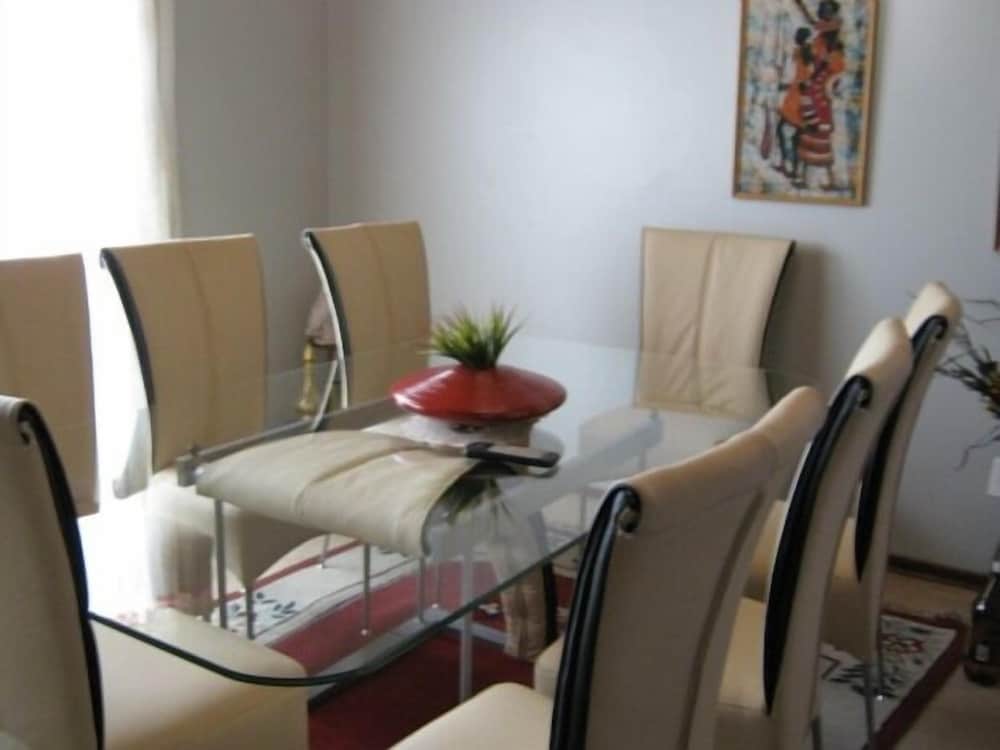 Фото Mohlongwafatshe Guest House