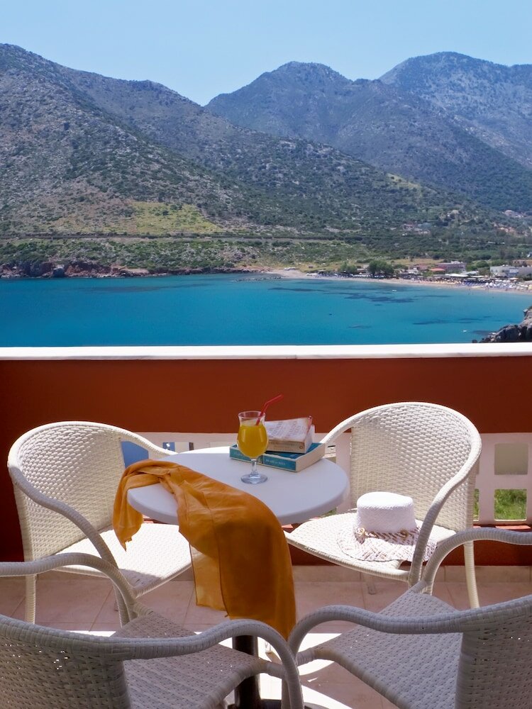 Фото Troulis Aparthotel