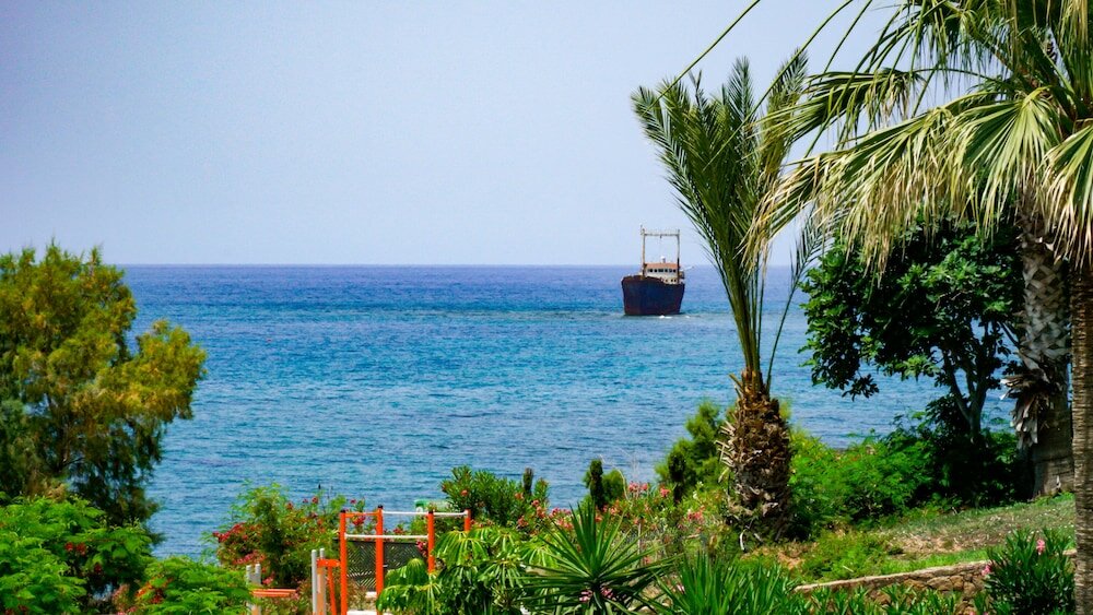 Фото Rododafni Beach Apartments