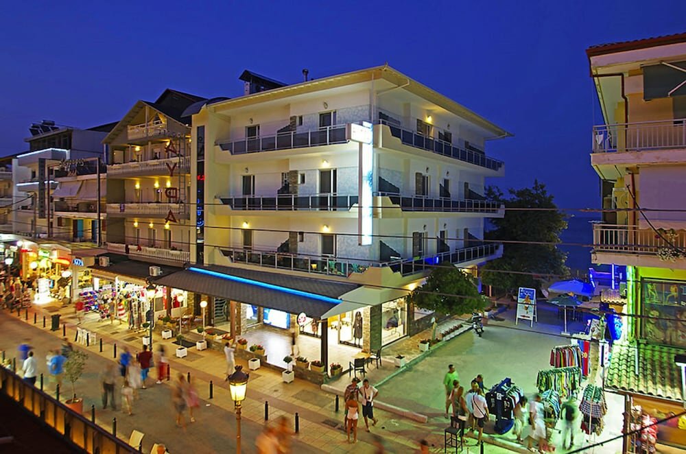 Фото отеля 1