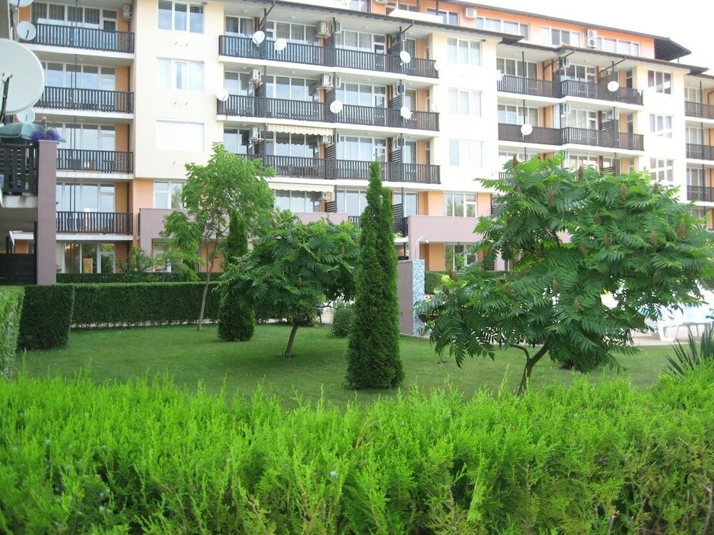 Фото Apartcomplex Chateau Aheloy