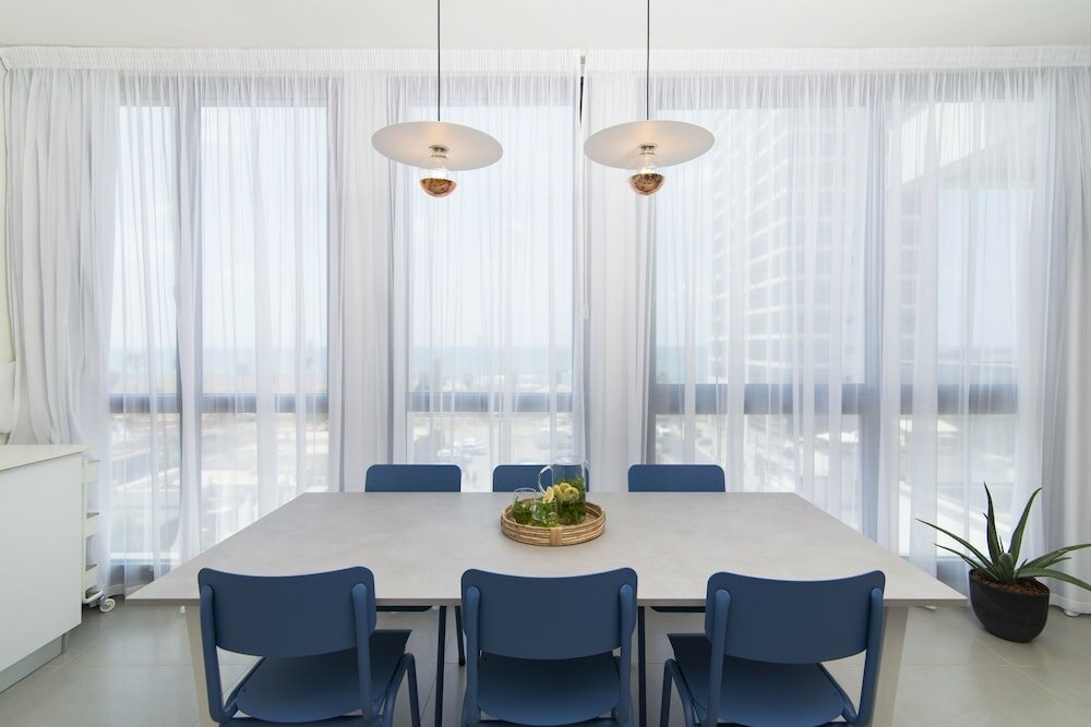 Фото Mr. Promenade - by Tlv2go