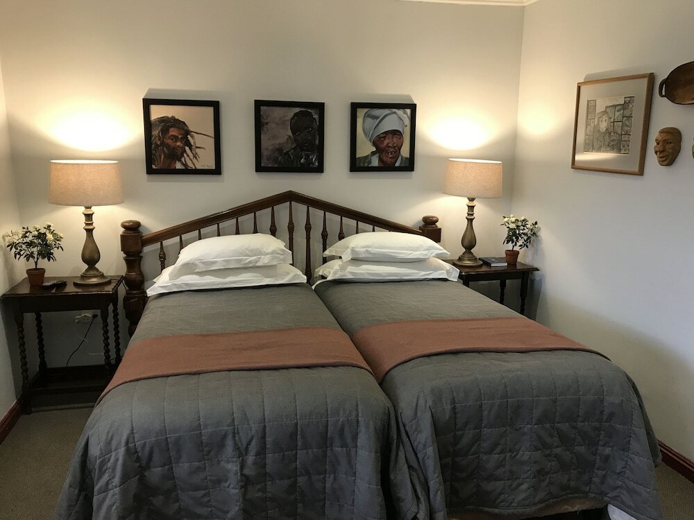 Фото The Crown Guesthouse