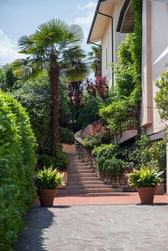 Внешний вид отеля B&b Villa Adriano в Дезенцано-дель-Гарде, фото 3