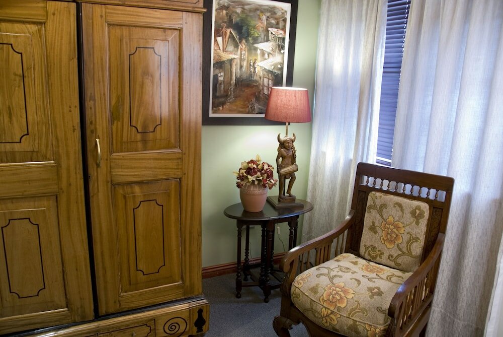 Фото The Crown Guesthouse