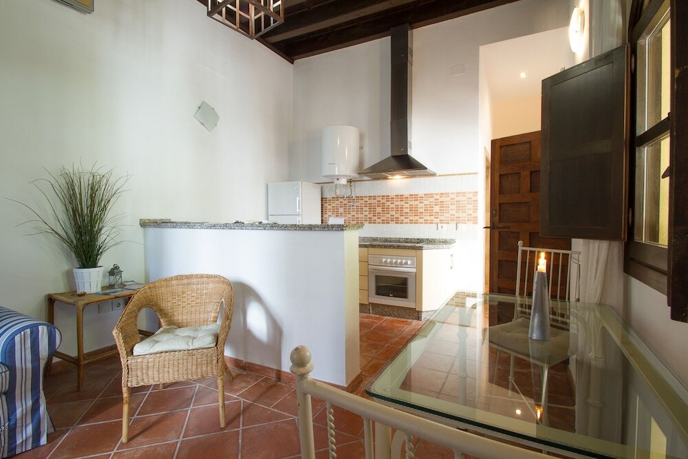 Фото Apartamentos Los Patios de la Juderia