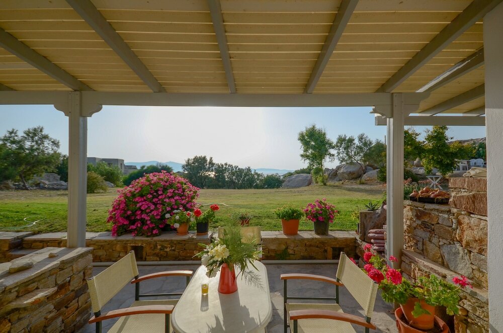 Фото Ydreos Studios & Apartments