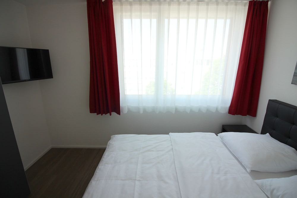 Фото Swiss Star Zurich Airport