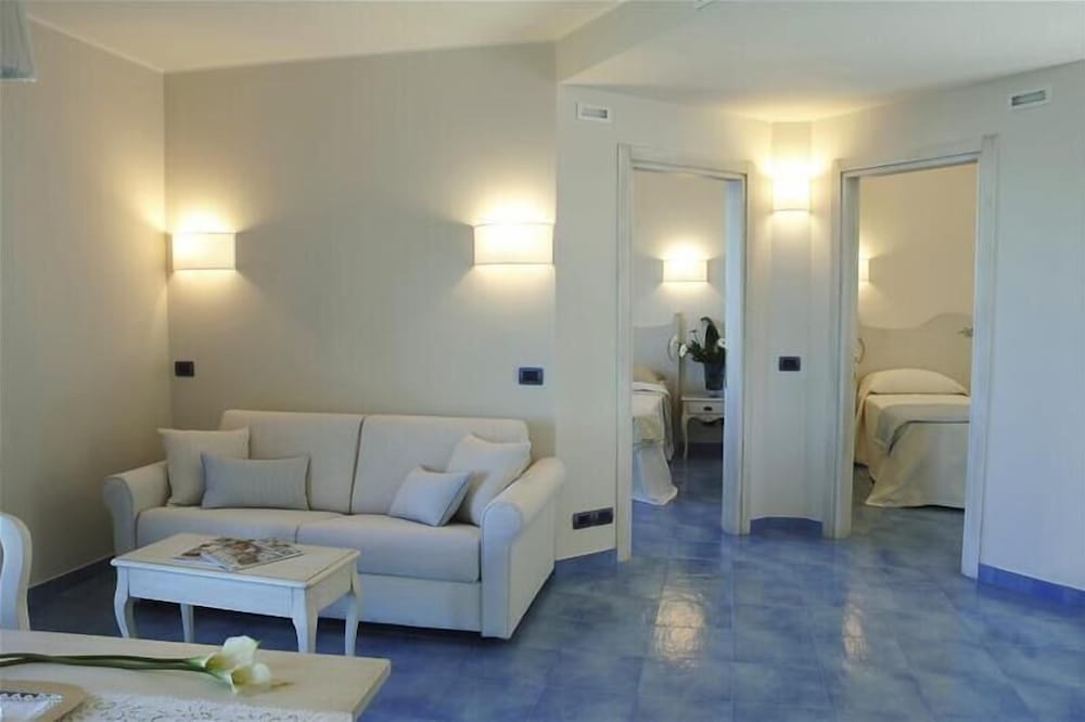 Фото Baia Delphis Resort