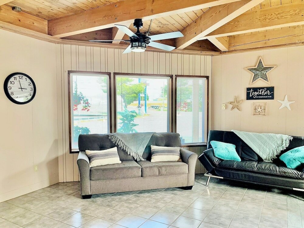 Фото Breakers Boutique Inn