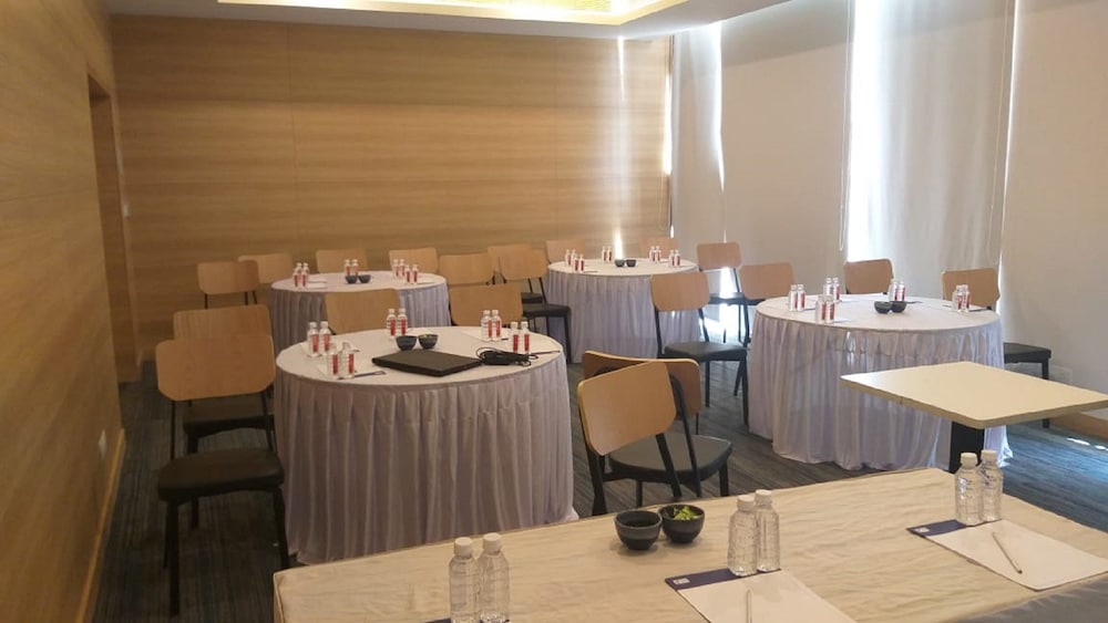 Фото Holiday Inn Express Nashik Indira Nagar, an Ihg Hotel