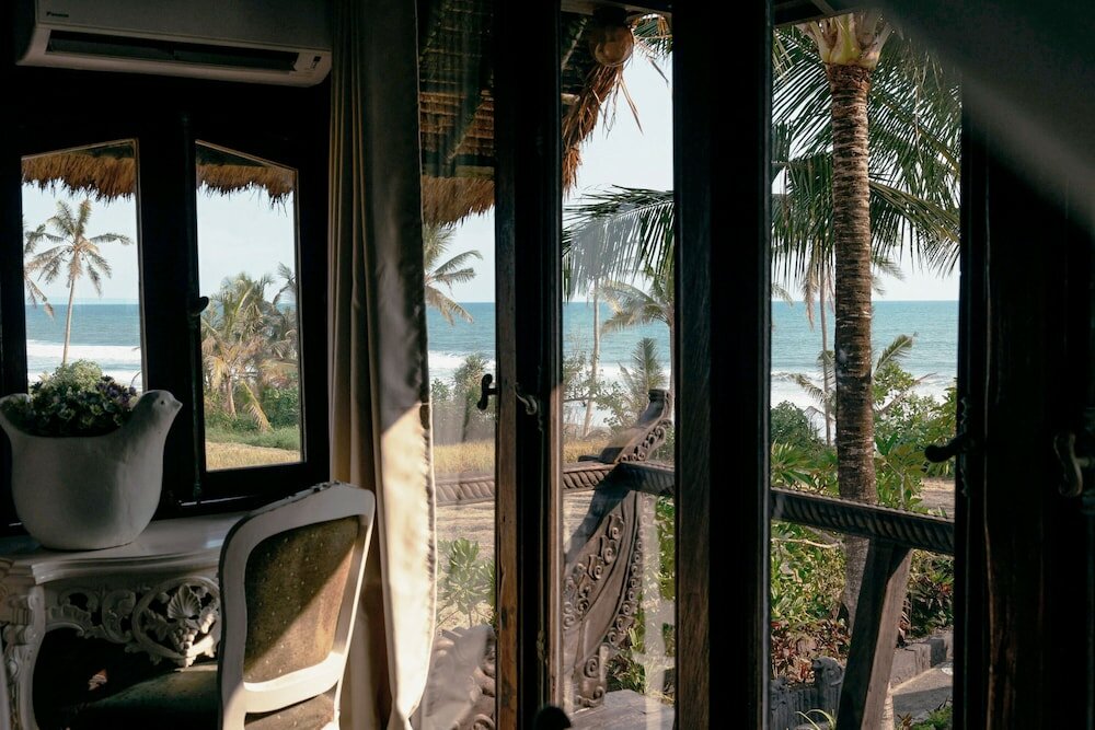 Фото Most Exotic Beachfront Villa Keong