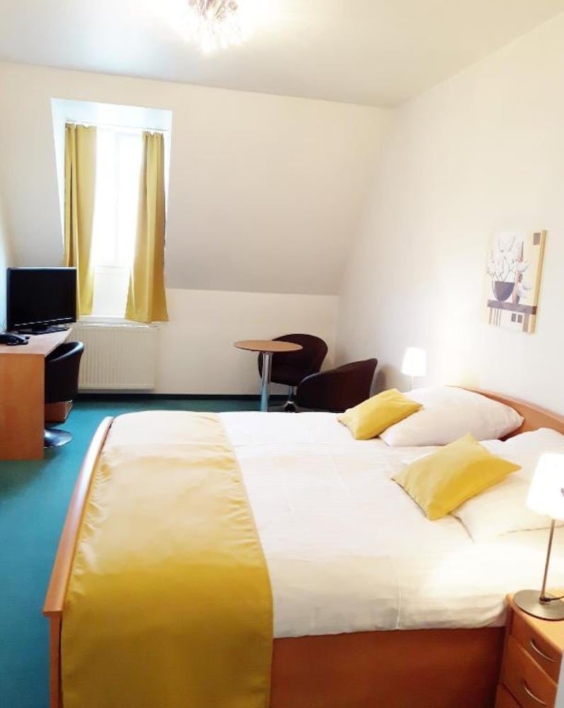 Фото Hotel Restaurant Erbprinz Walldorf