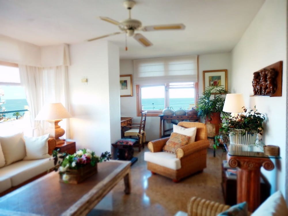 Фото Waterfront Playamar Apartments