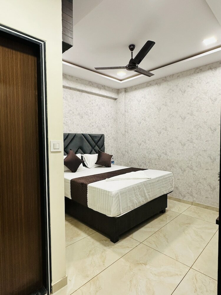 Фото Hotel Classio Inn - Kokilaben Hospital