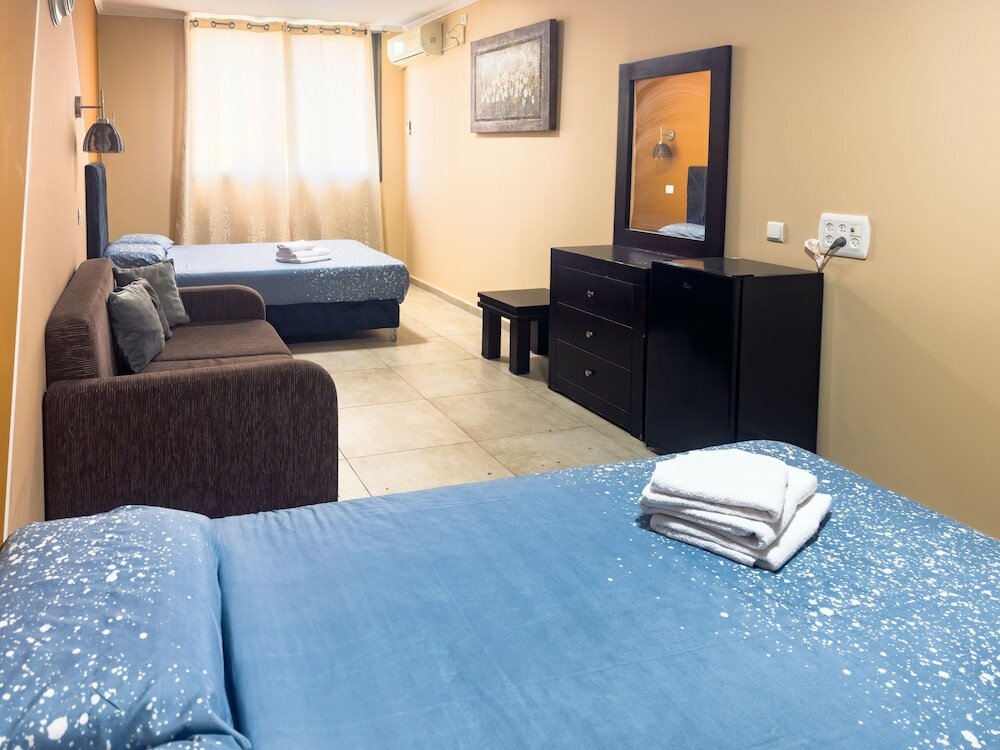 Фото Laguardia Hotel