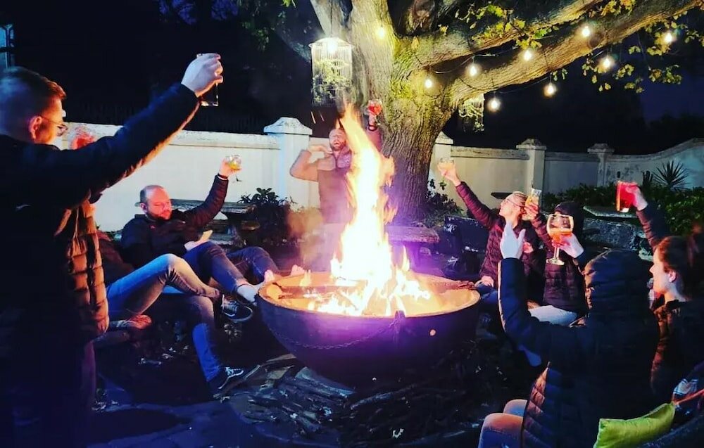 Фото Oak View Manor