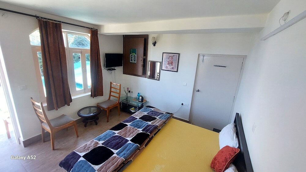 Фото HR Stone Cottage