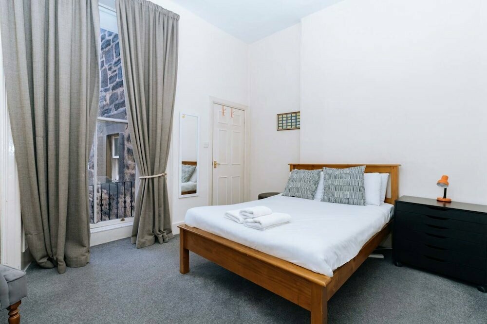 Hotel Bright High-ceiling 2bd Flat - Central Edinburgh!, Edinburgh, photo